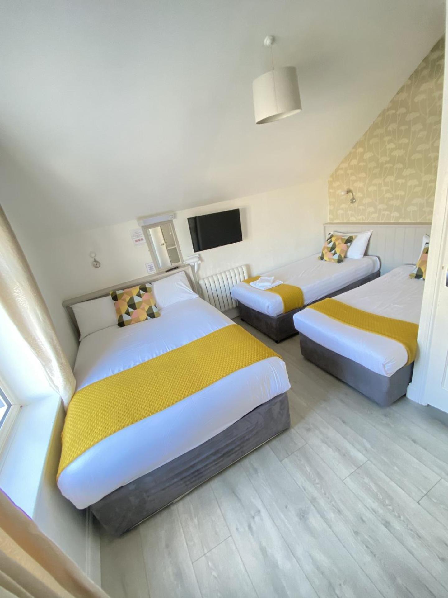 The Town House 2*