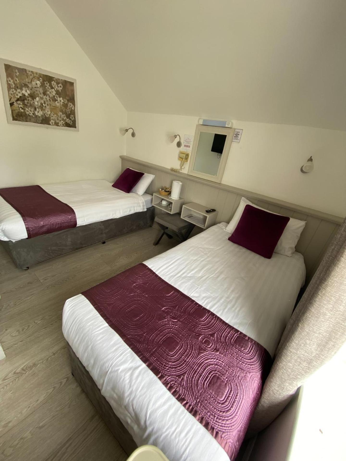 The Town House 2*
