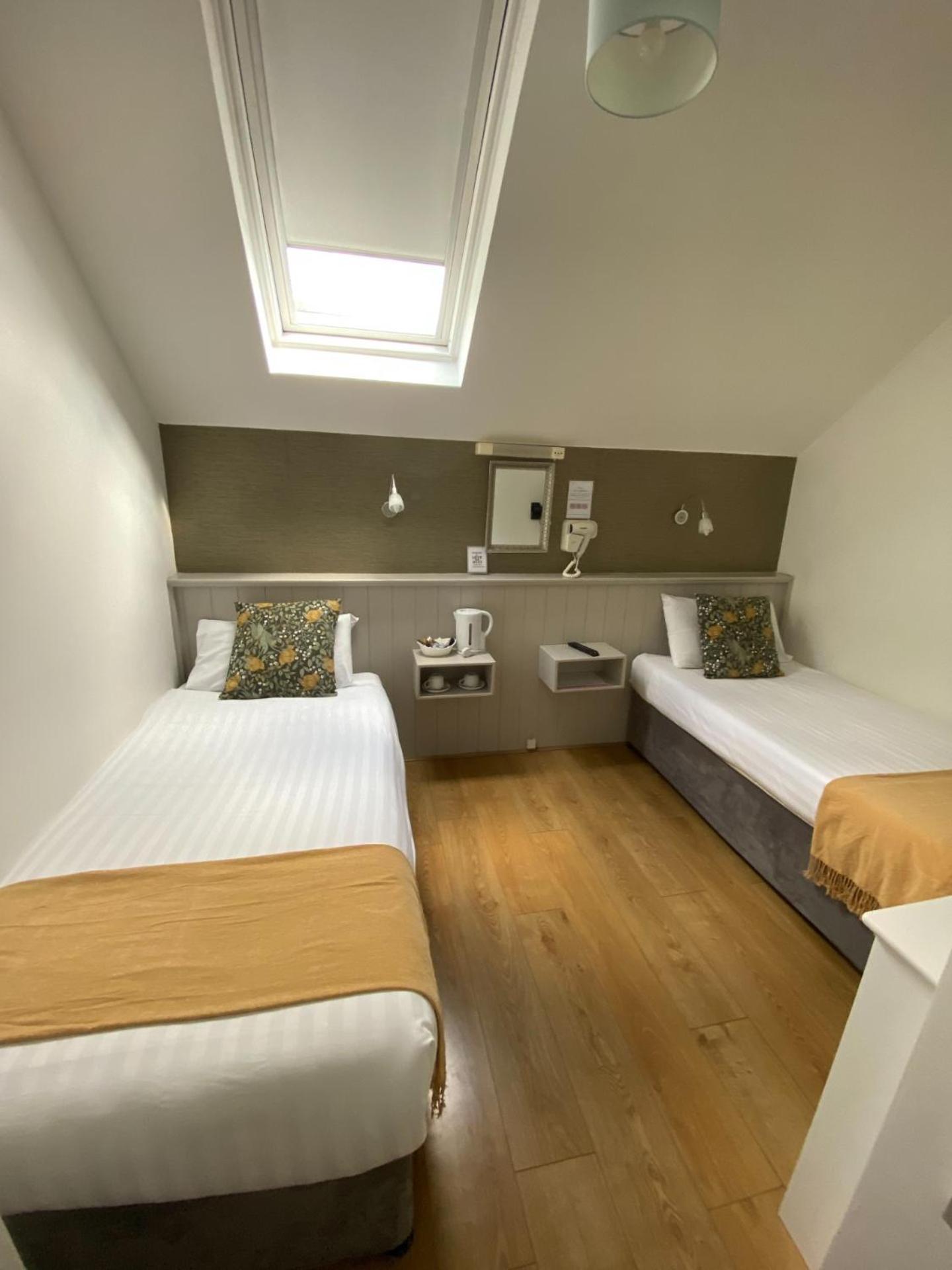 The Town House 2*
